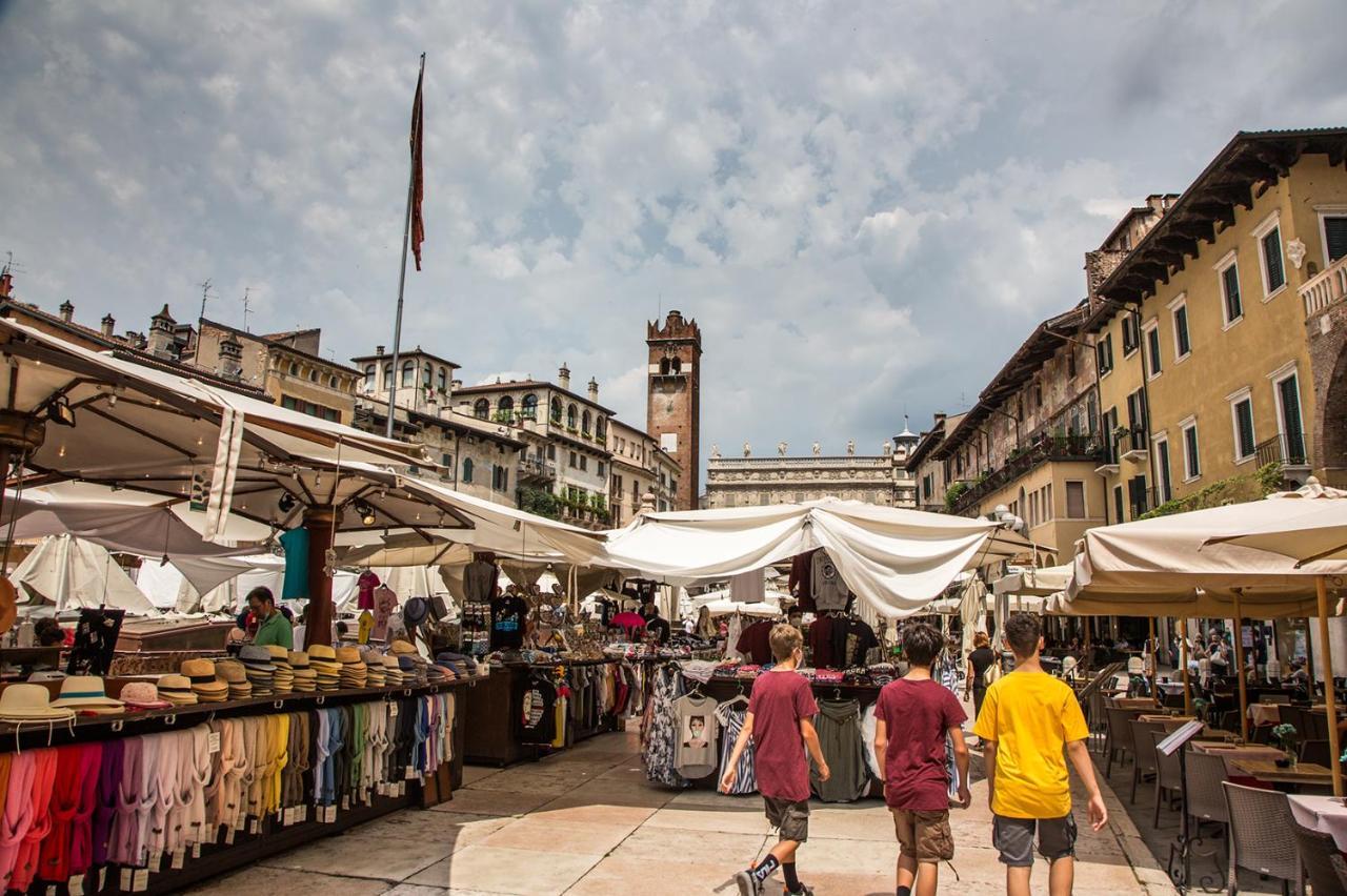 Hotel Aurelia Luxury - Piazza Delle Erbe Verona Exteriér fotografie